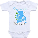 Daiichiban Designs Someone in Rhode Island loves me baby clothes Personalized